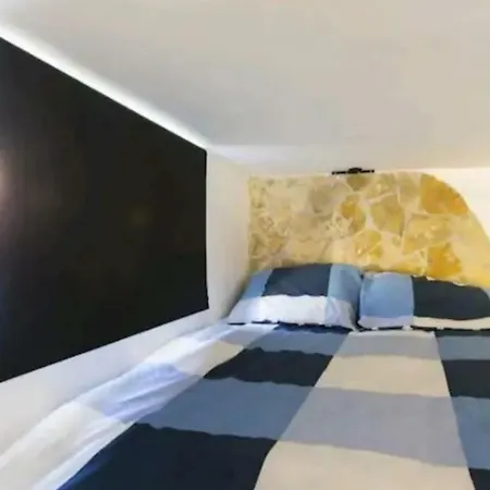 Loft De Encanto Num Bairro Tipico De Lisboaa! 리스본