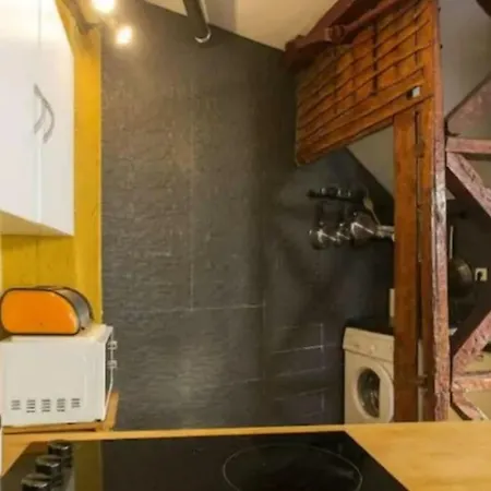 Loft De Encanto Num Bairro Tipico De Lisboaa! 리스본