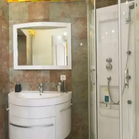 Loft De Encanto Num Bairro Tipico De Lisboaa! * 리스본